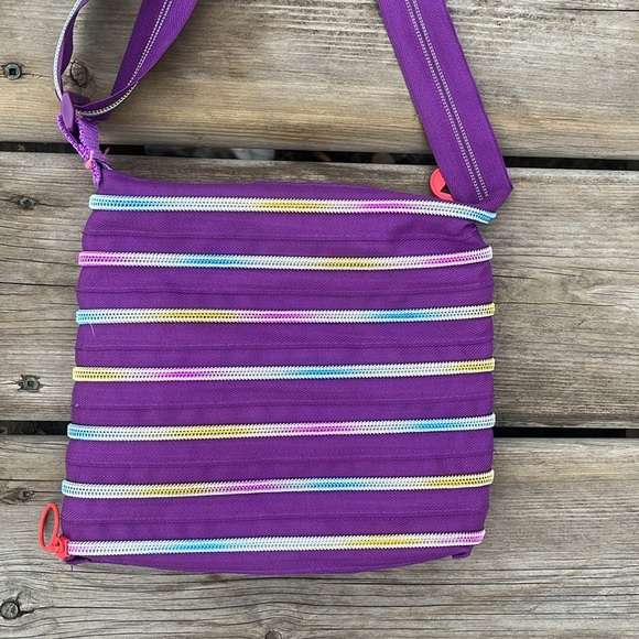 Zipit Crossbody Bag - Picture 10 of 10